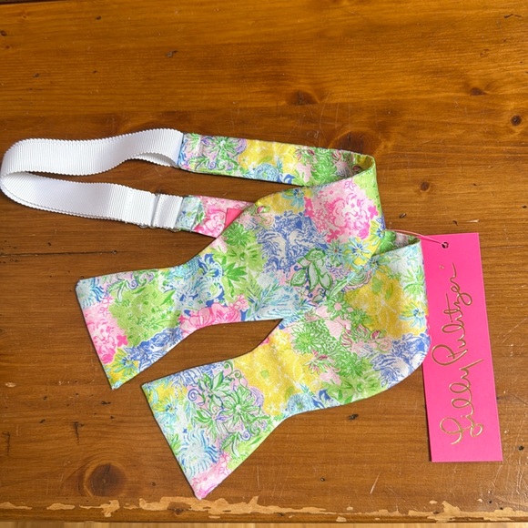 NWT Lilly Pulitzer Silk Bow Tie - Picture 2 of 6